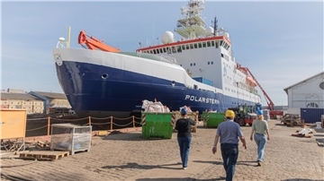 Die „Polarstern“ liegt zur Wartung im Kaiserdock I – wir sind vor Ort.