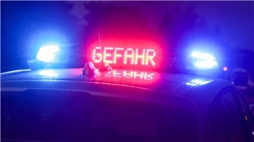 Die Polizei bittet darum, dass sich Autofahrerinnen und Autofahrer, die durch die Falschfahrerin gefährdet wurden, melden.