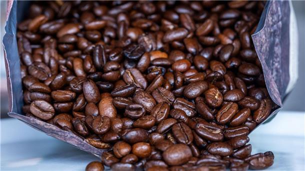 Kaffeediebe stehlen größere Mengen Kaffee aus Supermärkten Die Polizei ermittelt nun zu den genauen Umständen der Kaffee-Diebstähle im Landkreis Passau. (Symbolbild)