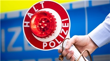 Eine Polizeikelle.