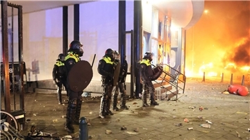Die Polizei greift in eine Konfrontation zwischen zwei Eritreergruppen ein.