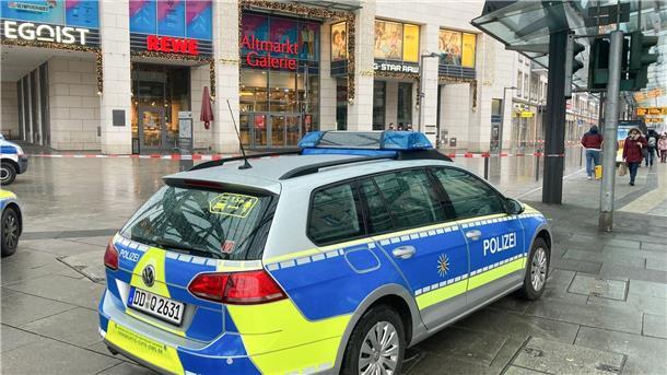 Geiselnahme in Dresden beendet - Täter stirbt Die Polizei hat die Altmarkt-Galerie abgesperrt.