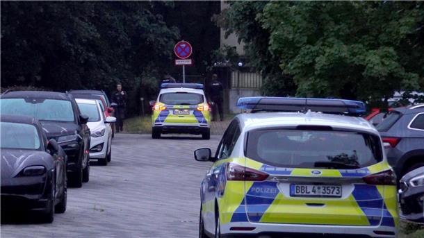 Die Polizei hat weit mehr als hundert Kräfte für die Suche nach dem Wildtier im Einsatz.