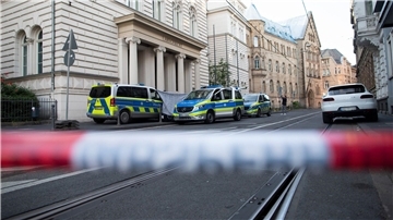 Die Polizei hatte den Bereich vor dem Bonner Landgericht nach Fund des abgetrennten Kopfes abgesperrt.
