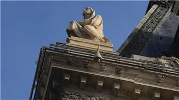 Louvre-Einbruch: Ermittler gehen mehr als 150 Spuren nach Die Polizei hofft die Louvre-Einbrecher dank zahlreicher Spuren zu fassen (Archivbild).