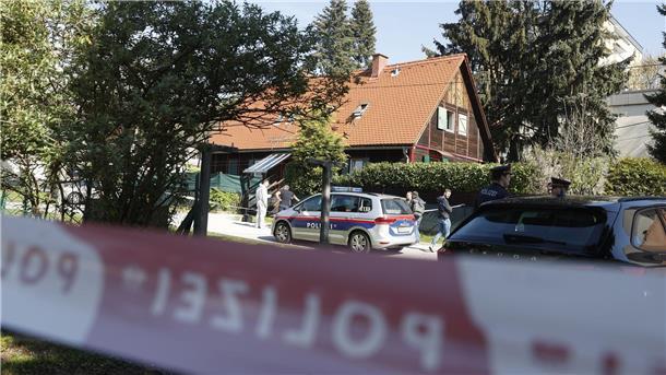Tödlicher Unfall auf der Flucht nach Tod einer Frau Die Polizei im Einsatz: In Graz ist mutmaßlich eine Frau getötet worden und ein unbeteiligter Autofahrer ums Leben gekommen.
