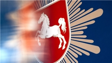 Erneute Durchsuchungen bei Polizisten wegen Chatgruppe Die Polizei in Niedersachsen steht erneut unter Druck wegen einer problematischen Chatgruppe. (Symbolbild)