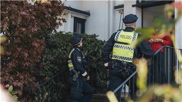 Die Polizei informierte bei der Präventionsaktion „Gemeinsam Wachsam"  Bürgerinnen und Bürger in Bremerhaven über Einbruchschutz.