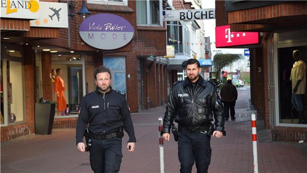 Die Polizei-Inspektion Delmenhorst/Oldenburg-Land/Wesermarsch zeigt auch in Nordenham verstärkte Präsenz. Die Beamten achten auf die Einhaltung der Beschränkungen im öffentlichen Leben.