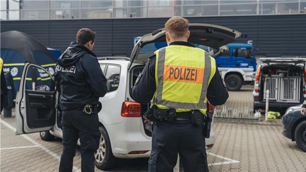 Polizeikontrolle: Was die Beamten in Lehe alles festgestellt haben Die Polizei kontrollierte insgesamt 260 Personen in 219 Fahrzeugen.