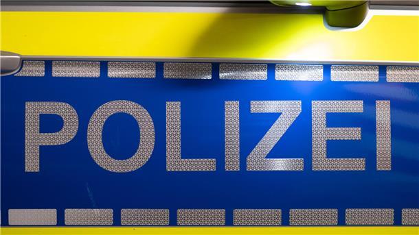 Die Polizei meldet, dass die verletzte Frau außer Lebensgefahr ist.