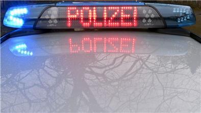 Die Polizei Sittensen sucht nach Zeugen, die den Unfall auf dem Parkplatz gesehen haben.