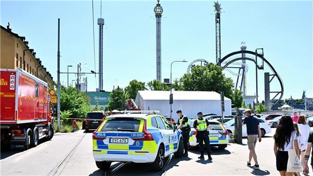 Die Polizei sperrt den Vergnügungspark „Gröna Lund“ nach dem Unfall ab.