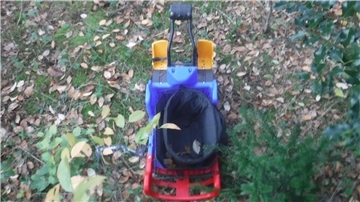 Die Polizei sucht den Eigentümer dieses auffälligen Kinderfahrradsitzes der Marke Kettler.