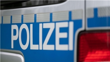 Die Polizei sucht mit einem Dutzend Streifenwagen nach dem vermeintlich entführten Kind. (Symbolbild)