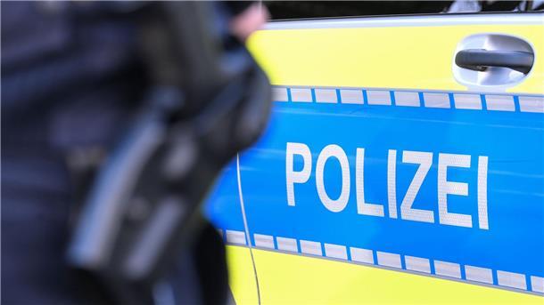 Polizei stellt Waffen und Drogen bei Razzia sicher Die Polizei war am Morgen in drei Bundesländern im Einsatz. (Symbolbild)