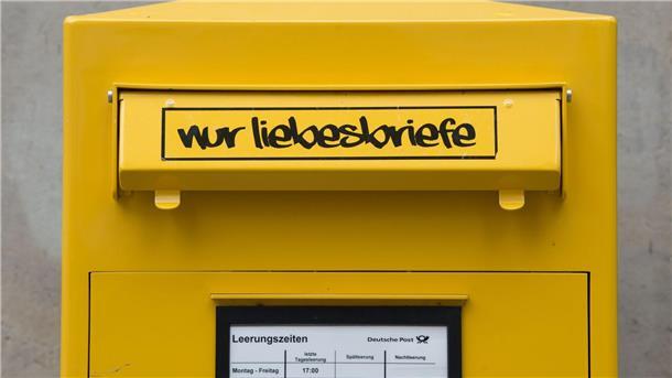 Briefkasten mit der Aufschrift „Nur Liebesbriefe"