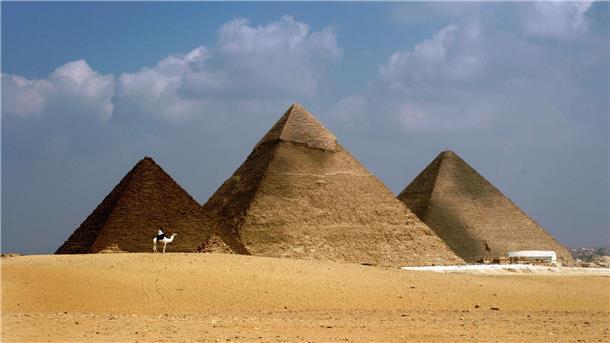 Die Pyramiden des Mykerinos, des Chephren und Cheops (v.l.n.r.).