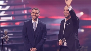Die Radiomacher Jannik Stein (links) und Thorsten Christes von „Toggo Radio“ haben für eine Sendung am Donnerstag einen Preis bekommen.
