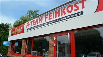 Die Regale sind leer, das Café ist verwaist: Der Feinkostladen im ehemaligen Schomacker-Markt ist nach gut drei Monaten schon wieder geschlossen.
