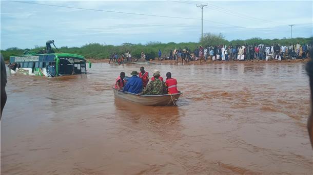 Fluten in Ostafrika treffen Slumbewohner und Urlauber Die Regenzeit in Kenia wird in diesem Jahr durch das Wetterphänomen El Niño verstärkt. Die Folge sind Überschwemmungen (Archivbild).