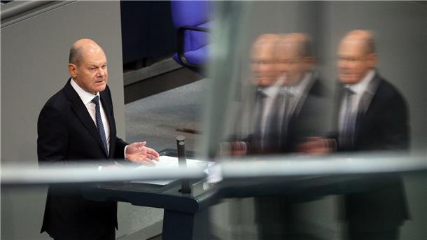 Ein Jahr „Zeitenwende“: Union zieht kritische Bilanz „Die richtigen Worte aus der Rede von Scholz wurden nicht in ein politisches Programm umgesetzt“, sagt CDU-Außenexperte Roderich Kiesewetter ein Jahr nach der „Zeitenwende“-Rede von Bundeskanzler Olaf Scholz im Bundestag.