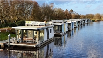 Die Saison war gut für die acht Hausboote im Hadelner Kanal.
