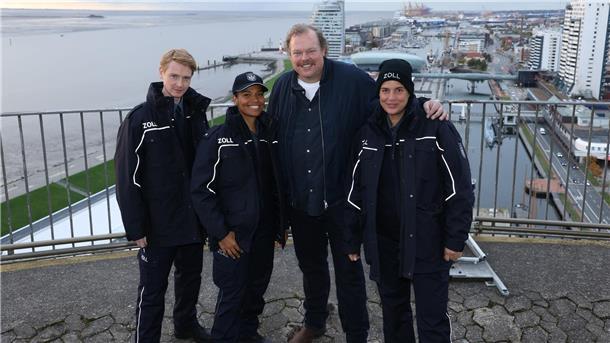 Geflasht vom Überseehafen: So reden diese Promis über Bremerhaven Die Schauspieler des Bremerhavener Zoll-Krimis auf der Aufsichtsplattform im Sail-City: Was sie über Bremerhaven sagen.