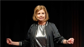 Die Schauspielerin Annette Frier steht bei der Veranstaltung „Remix 4!“ beim Literaturfestival Lit.Cologne auf der Bühne.