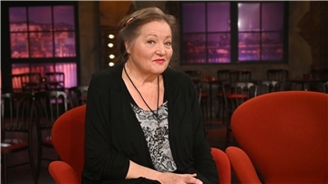 Die Schauspielerin Marianne Sägebrecht sitzt nach der Aufzeichnung der WDR-Talkshow "Kölner Treff" im Studio. Am 27.08.2020 wird sie 75 Jahre alt.