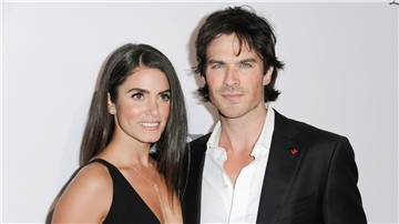 Die Schauspielerin Nikki Reed (l) und ihr Mann Ian Somerhalder können ihr Glück kaum fassen.