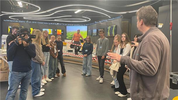 Diskutieren über das Klima: 16 Nordenhamer Schüler sind beim Newscamp dabei Gruppe