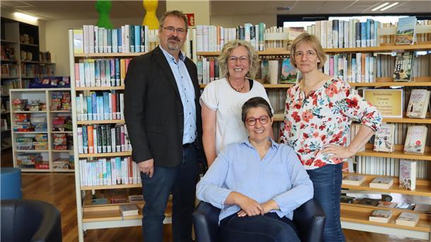 Die Schul- und Samtgemeindebücherei in Tarmstedt wird jetzt von einem Duo geleitet. Samtgemeindebürgermeister Oliver Moje stellt die neue Leitung am Mittwoch offiziell vor.