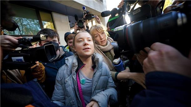 Greta Thunberg plädiert vor Gericht in London auf unschuldig Die schwedische Klimaaktivistin Greta Thunberg trifft vor dem Westminster Magistrates‘ Court ein.