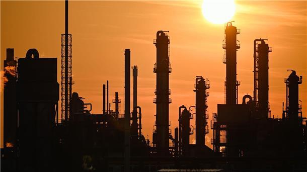 BASF fährt Investitionen deutlich zurück Die schwierigen Gespräche über die Standortsicherung für das Stammwerk Ludwigshafen laufen. (Archivbild)