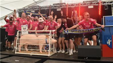 Sieger der Schweine-Auktion