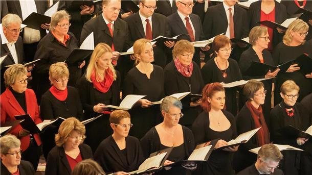 Die Sittenser Kantorei gibt gemeinsam mit Martha Behrens, Bettina Moosdorf und Christina Behrens ein Konzert in der St.-Dionysius-Kirche