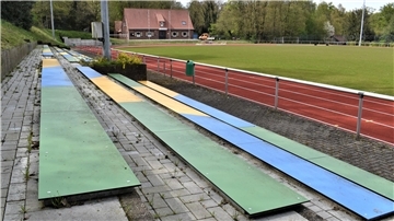 Sitzbänke am Sportplatz Bederkesa