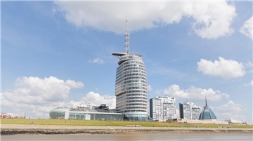 Die Skyline von Bremerhaven mit dem markanten Atlantic Hotel und dem Klimahaus