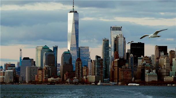„Langsam, aber sicher“: Teile der US-Ostküste sinken ab Die Skyline von New York City: Jahr für Jahr steigt der Meeresspiegel und erhöht weltweit für Küstenregionen und ihre Bewohner die Gefährdung durch Überschwemmungen.
