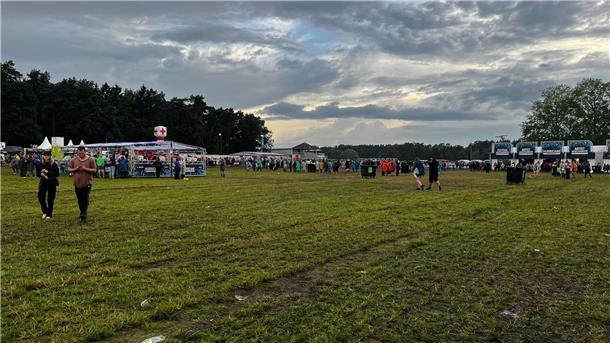 Hurricane-Liveticker: Ein Wahnsinns-Festival geht zu Ende Die Sonne bahnt sich durch die Wolken. Doch lange hat das nicht angehalten. Der Regen ist zurück gekommen.
