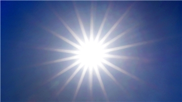 Die Sonne strahlt: Die Monate seit vergangenem November bildeten einer Analyse zufolge den bisher heißesten Zwölf-Monats-Zeitraum seit 125.000 Jahren.