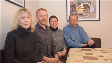 Die Sozialpädagogen (von links) Gisela Rosenboom, Thomas Dewald und Julia Durchdenwald sowie der hauswirtschaftliche Mitarbeiter Rudi Domschat, der aus der Wohnungslosigkeit zurück ins Berufsleben geschafft hat.