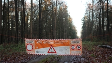 Die Sperrungen der Wege werden nur für kurze Dauer vorgenommen, sie werden sofort entfernt, wenn der Weg wieder risikolos genutzt werden kann.