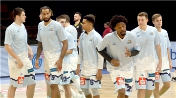 Die Spieler der Eisbären Bremerhaven im Spiel gegen Kirchheim.