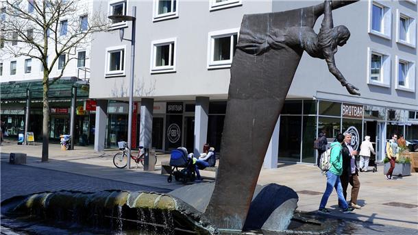 Die Springbrunnen in der Innenstadt spritzen ab Mitte April wieder. 