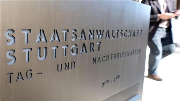 Staatsanwaltschaft prüft Fan-Video mit rassistischen Parolen Die Staatsanwaltschaft Stuttgart nimmt ein Fußball-Fanvideo mit rassistischen Parolen unter die Lupe.