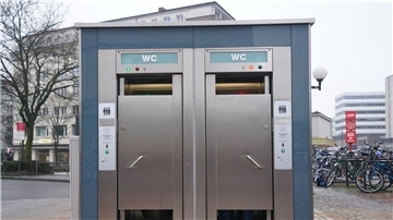 Die Stadt Hamburg fördert den Betrieb von 137 öffentlichen Toiletten in Regie der Stadtreinigung jährlich mit mehreren Millionen Euro.