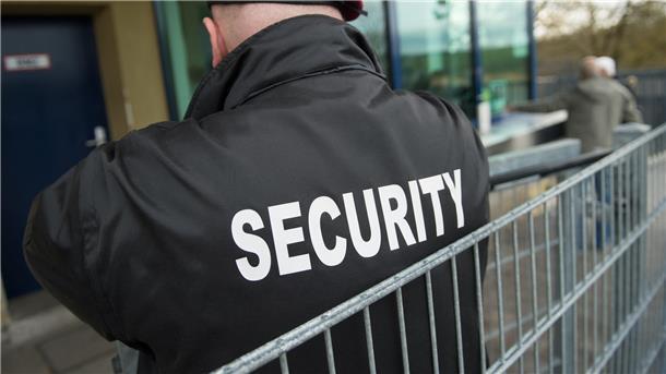 Die Stadt setzt immer häufiger auf private Sicherheitsleute. Zum Beispiel, um das Hausrecht durchzusetzen oder Menschen zu schützen. 