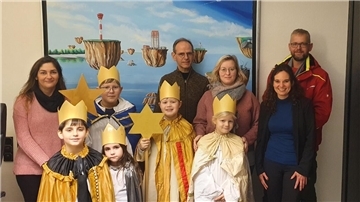 Die Sternsinger haben am Freitag auch das Nordenhamer Rathaus besucht.